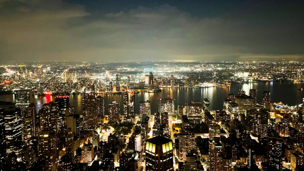 Vista Empire State Building di sera